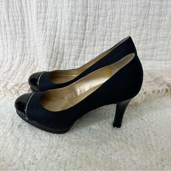 Tahari Laurie Black Pumps Heels Size 9 - Picture 2 of 8